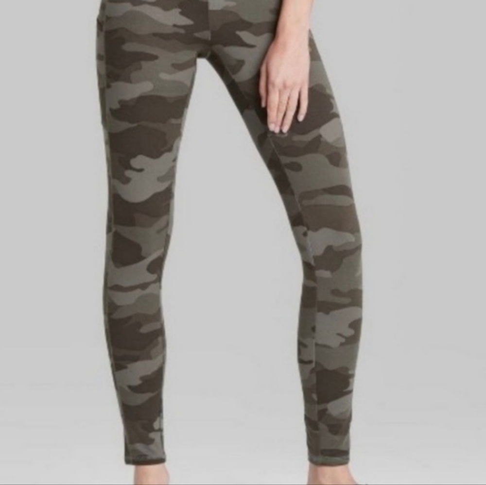 Wild Fable Women's High Rise Camo Green Leggings Size XXL